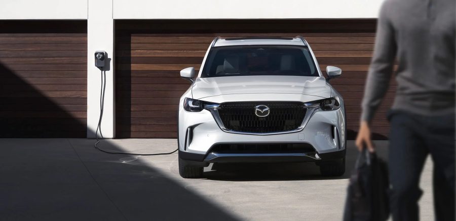 2025 12 01 Mazda CX90 branché